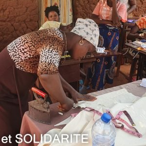 Renforcement de la capacité des filles artisans dans la conception de serviettes hygiéniques lavables